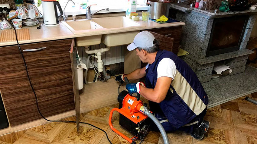 îndeprtarea blocajelor cu curarea pneumatic a canalizrii